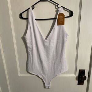 ReoRia white v-neck bodysuit